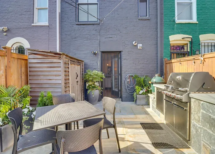 2 Mi To National Mall: Stunning Townhome W/ Patio!
